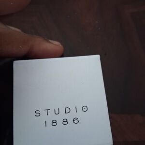 Avon Studio 1886 White Box